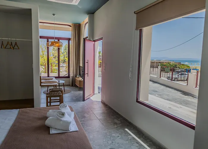 Case de vacanță Sunny Nest With A Sea View By Salt *